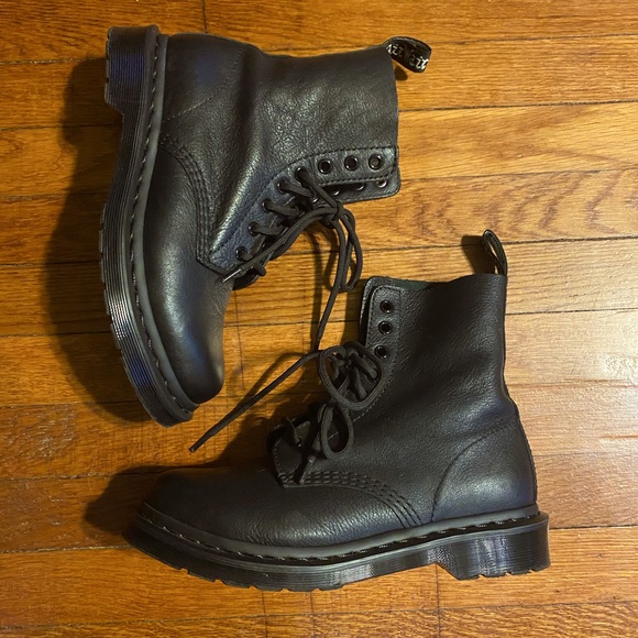 Dr. Martens Shoes - Dr. Martens 1460 Pascal Mono 8 Eye Boots, size 7, black